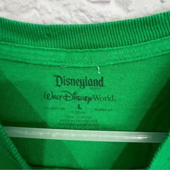 Disney Adult Shirt 2012 Mickey's Very Merry Christmas Party large - Picture 3 of 4